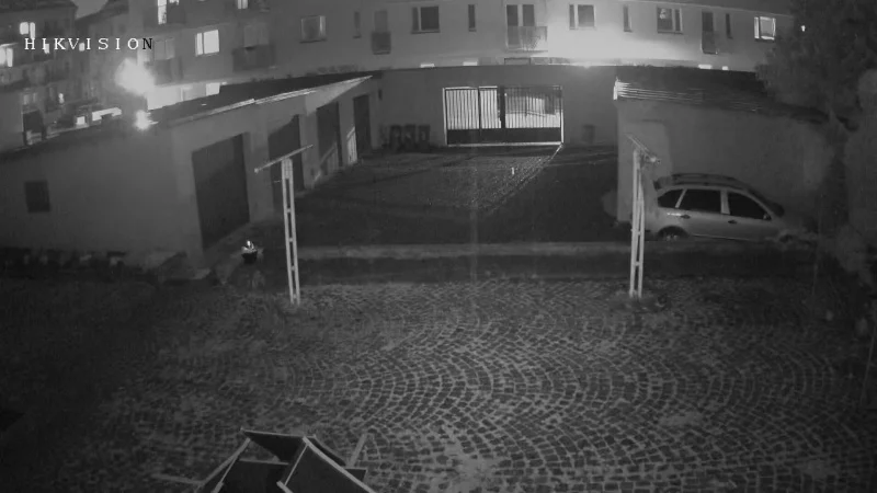 Noční záběr s IR přísvitem – HIKVISION